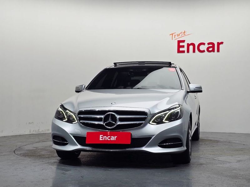 2014 Mercedes-Benz E-Class E300 4MATIC Avantgarde photo 3