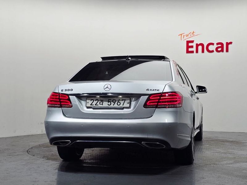 2014 Mercedes-Benz E-Class E300 4MATIC Avantgarde photo 4