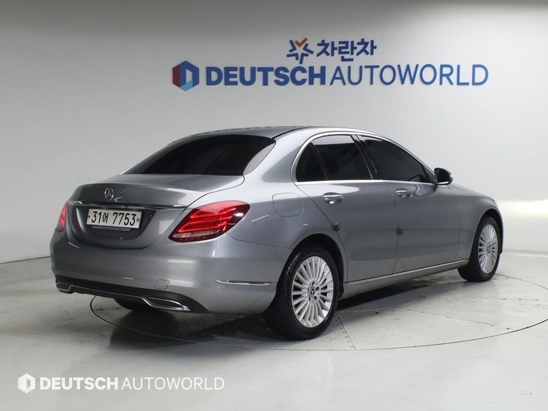2015 Mercedes-Benz C-Class C220 BlueTEC Exclusive photo 2