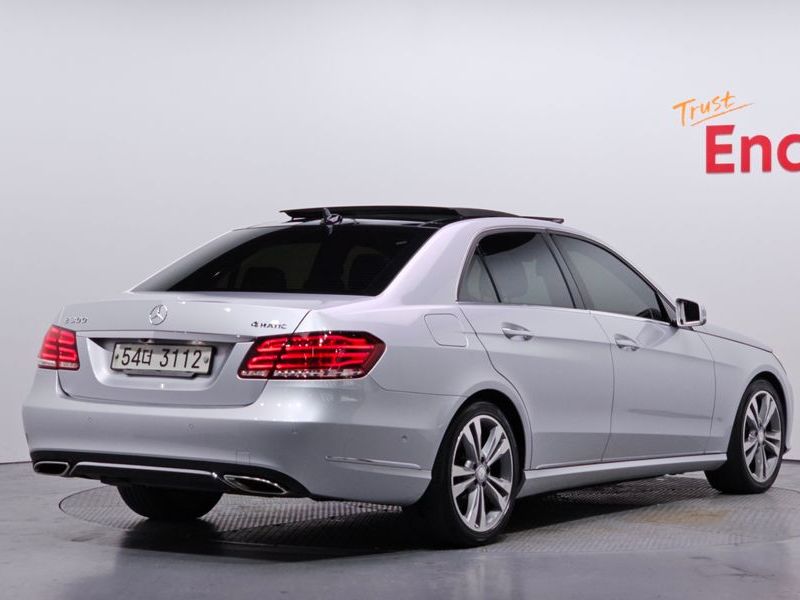 2014 Mercedes-Benz E-Class E300 4MATIC Avantgarde photo 2