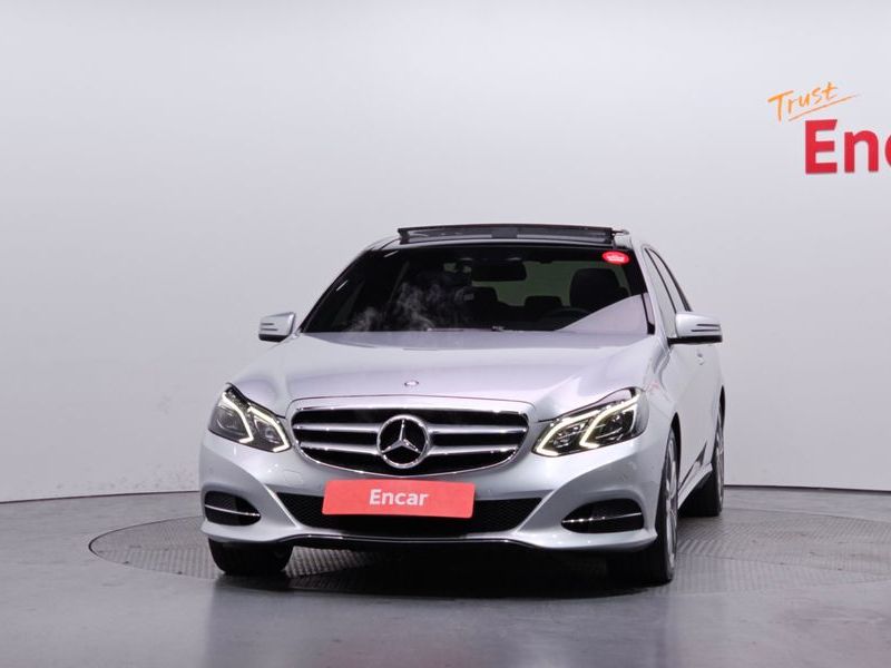 2014 Mercedes-Benz E-Class E300 4MATIC Avantgarde photo 3