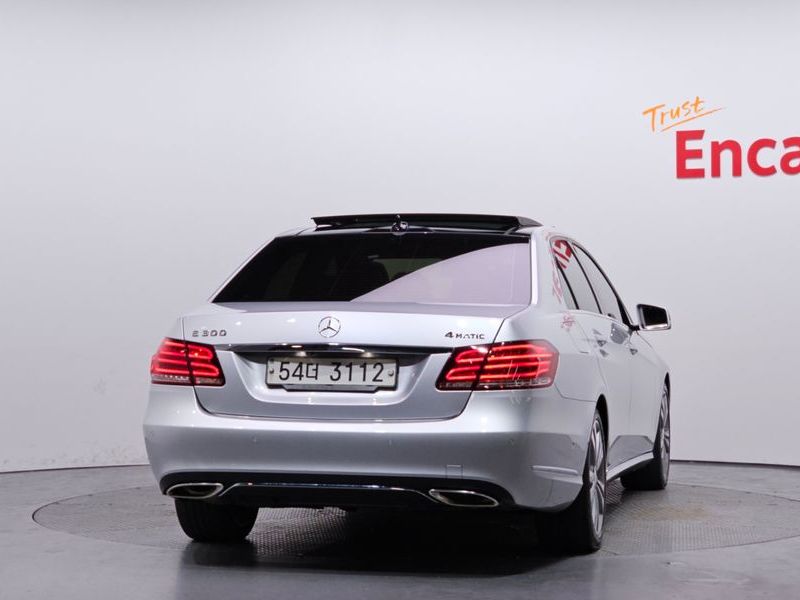 2014 Mercedes-Benz E-Class E300 4MATIC Avantgarde photo 4