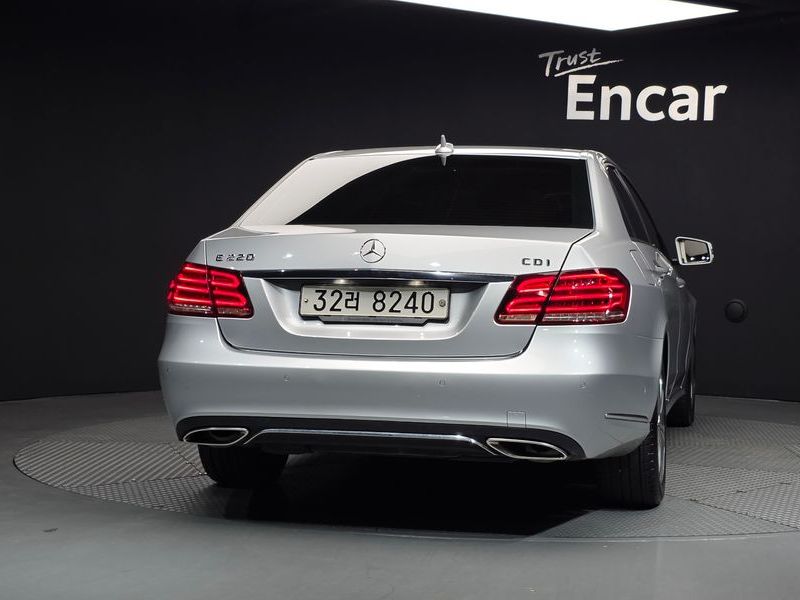 2014 Mercedes-Benz E-Class E220 CDI Avantgarde photo 4