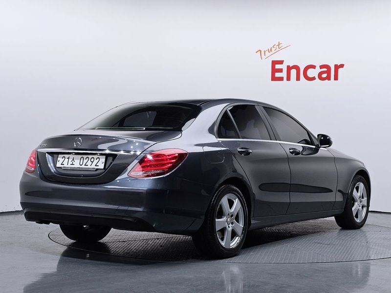 2016 Mercedes-Benz C-Class C200 photo 2