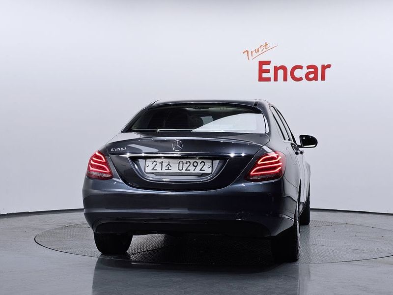 2016 Mercedes-Benz C-Class C200 photo 4