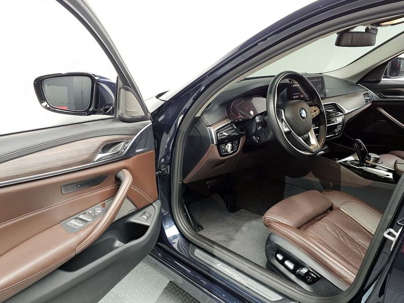2020 BMW 5 Series 520d Luxury Plus photo 10
