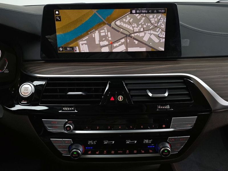 2020 BMW 5 Series 520d Luxury Plus photo 14