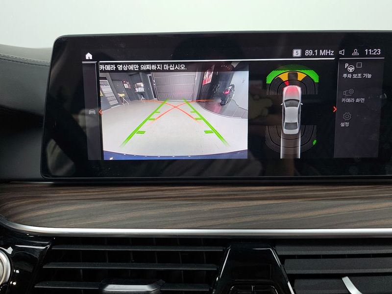 2020 BMW 5 Series 520d Luxury Plus photo 15