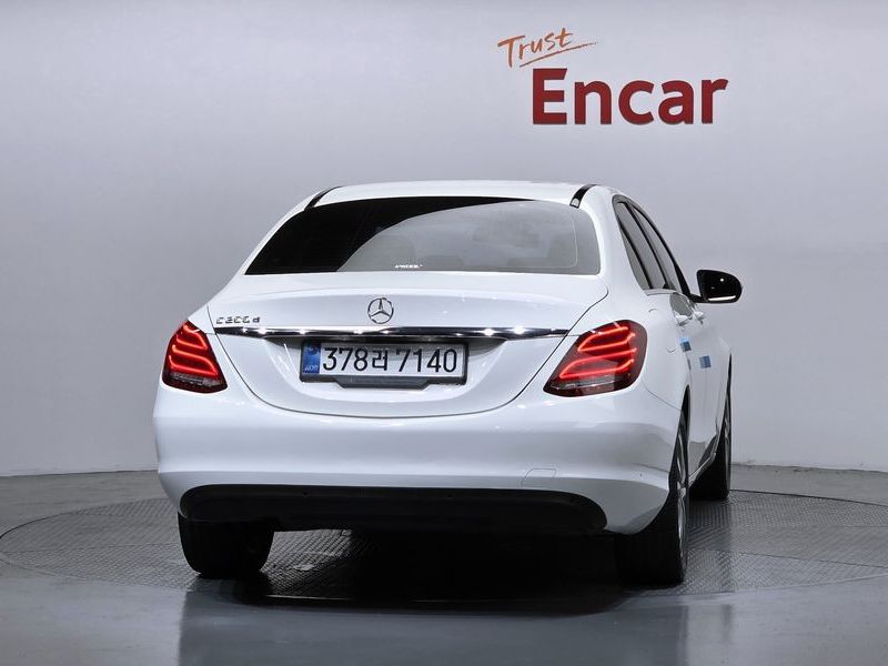 2016 Mercedes-Benz C-Class C200 d photo 4