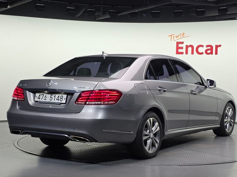 2015 Mercedes-Benz E-Class E220 Bluetec Avantgarde photo 2