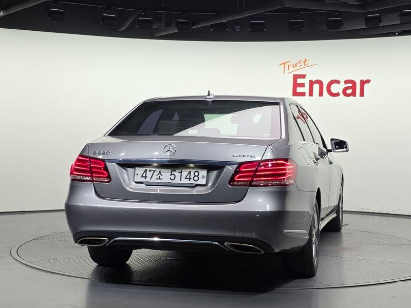 2015 Mercedes-Benz E-Class E220 Bluetec Avantgarde photo 4
