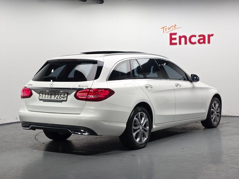 2016 Mercedes-Benz C-Class C220 d 4MATIC Estate photo 2