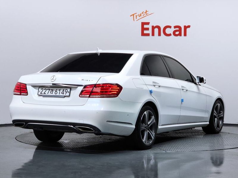 2016 Mercedes-Benz E-Class E220 Bluetec Avantgarde photo 2