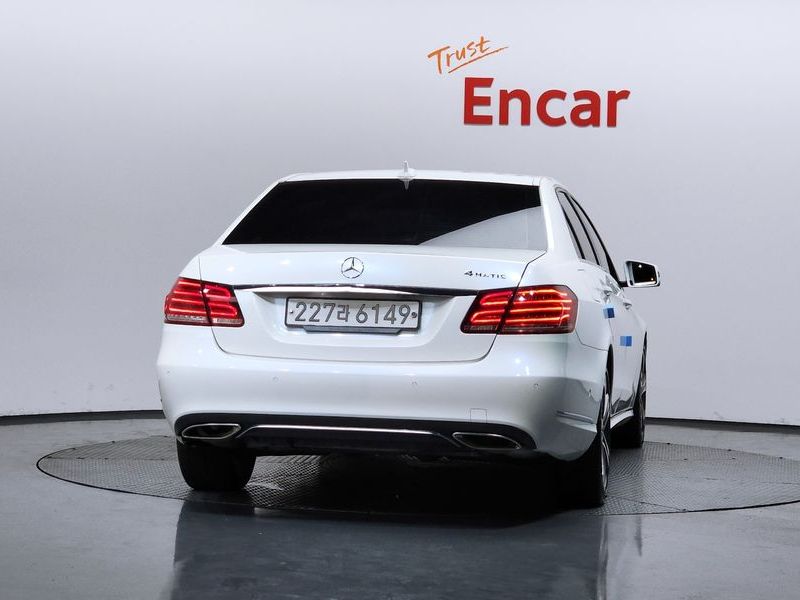2016 Mercedes-Benz E-Class E220 Bluetec Avantgarde photo 4