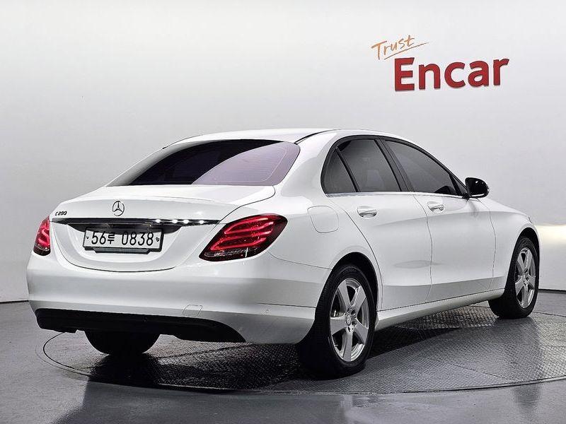 2016 Mercedes-Benz C-Class C200 photo 2