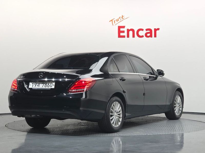 2015 Mercedes-Benz C-Class C200 photo 2