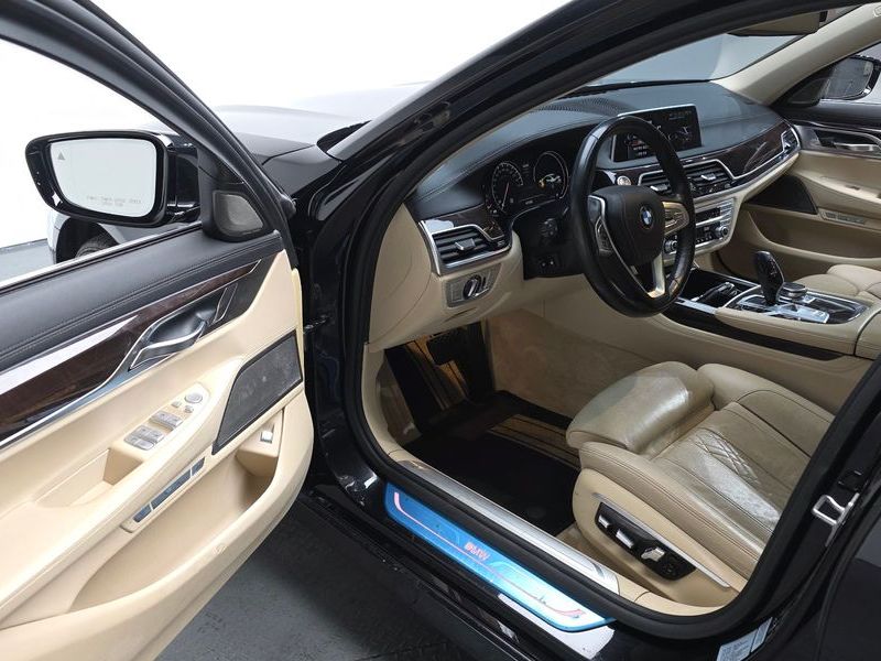 2016 BMW 7 Series 730d xDrive photo 10