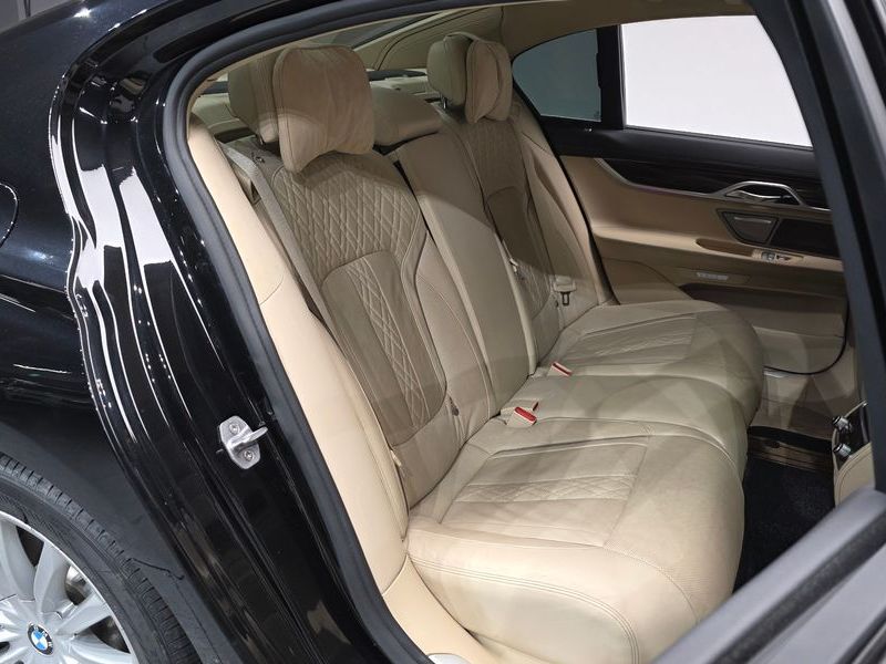 2016 BMW 7 Series 730d xDrive photo 11