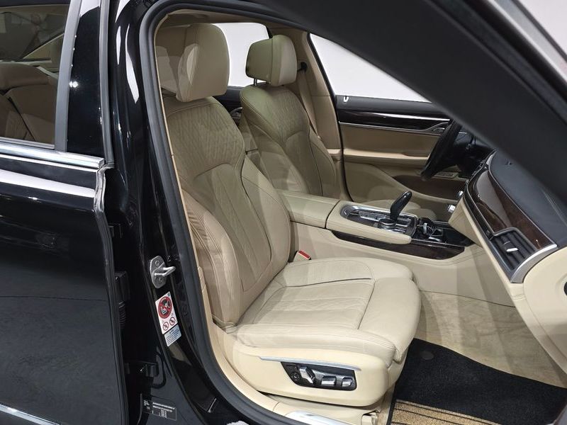 2016 BMW 7 Series 730d xDrive photo 12
