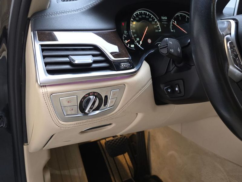 2016 BMW 7 Series 730d xDrive photo 13