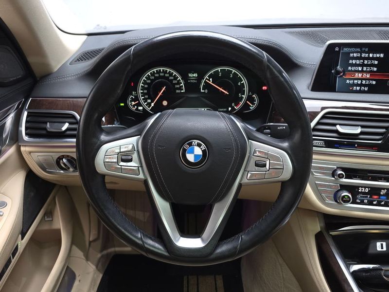 2016 BMW 7 Series 730d xDrive photo 14