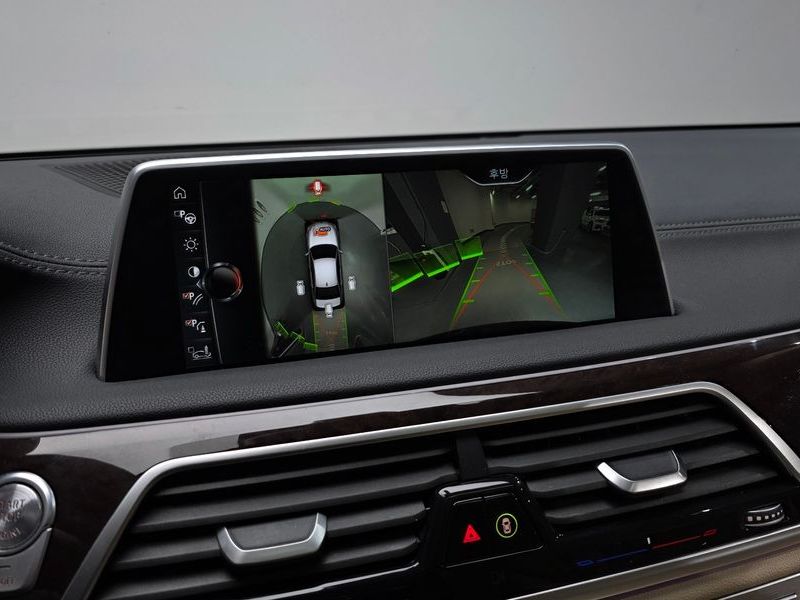 2016 BMW 7 Series 730d xDrive photo 16