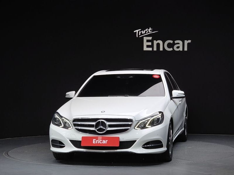 2016 Mercedes-Benz E-Class E250 BlueTec 4MATIC AV photo 3