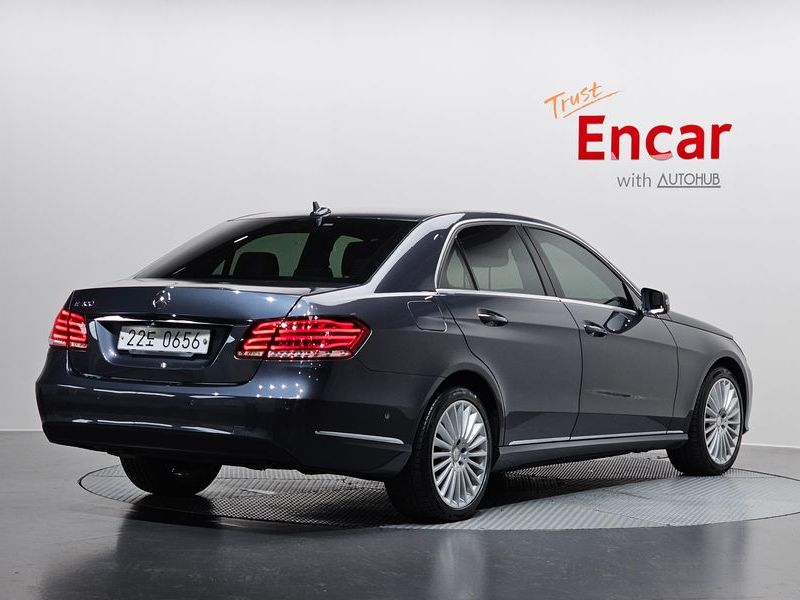 2016 Mercedes-Benz E-Class E300 Avangard photo 2