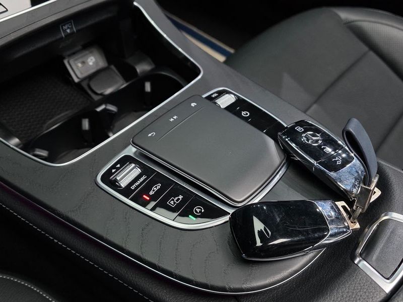 2022 Mercedes-Benz E-Class E220d 4MATIC AMG Line photo 9