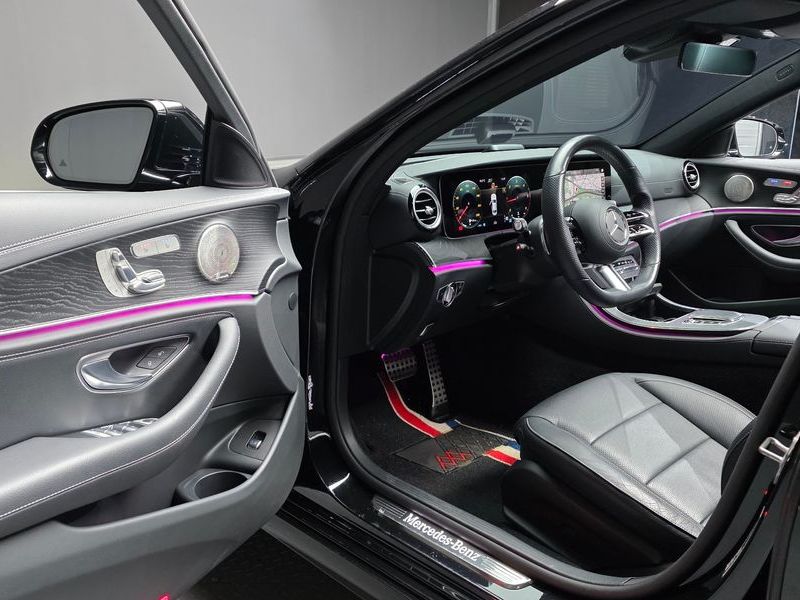 2022 Mercedes-Benz E-Class E220d 4MATIC AMG Line photo 10