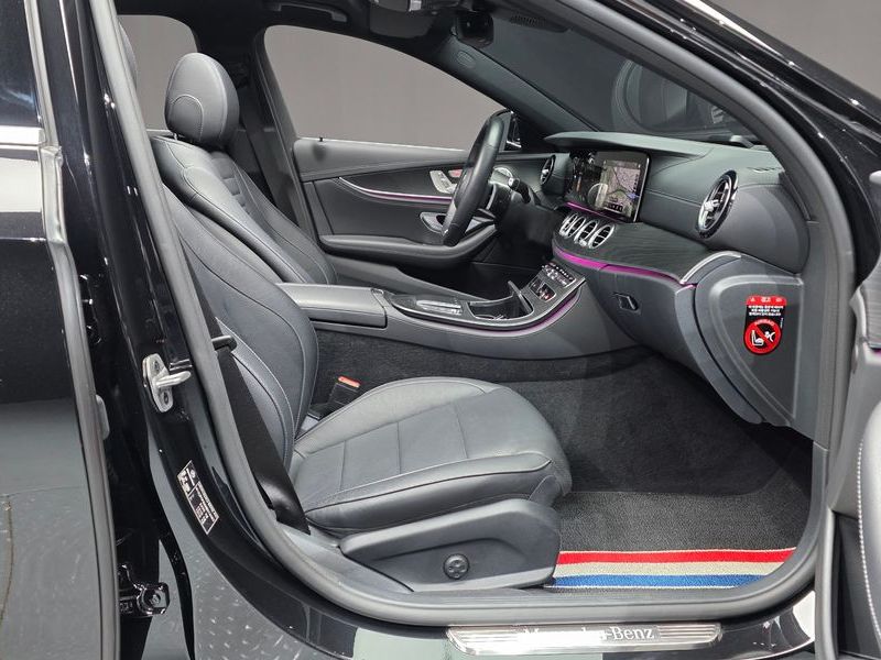 2022 Mercedes-Benz E-Class E220d 4MATIC AMG Line photo 11
