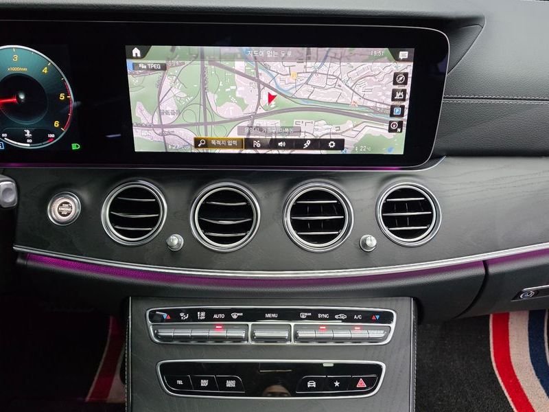 2022 Mercedes-Benz E-Class E220d 4MATIC AMG Line photo 14