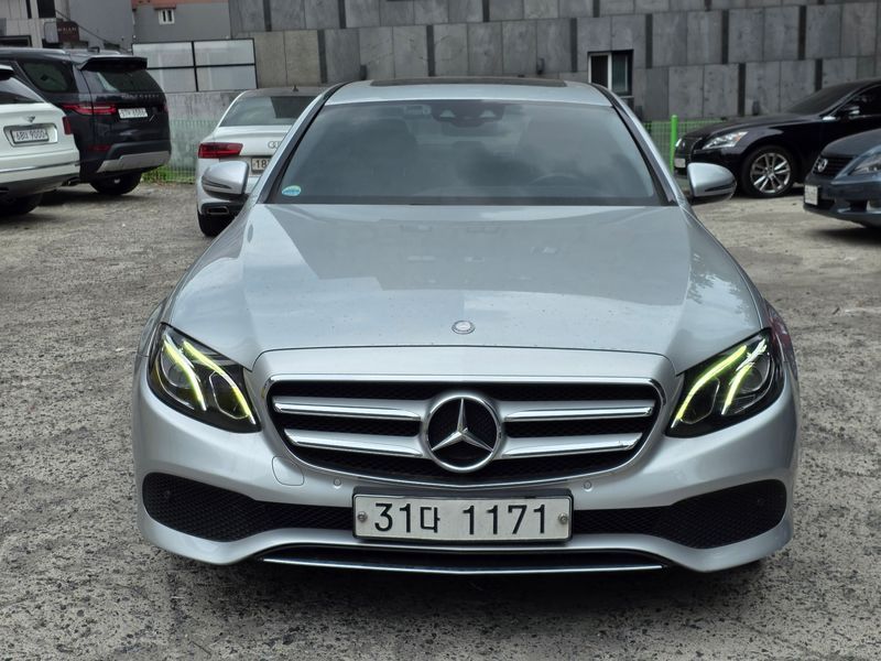2017 Mercedes-Benz E-Class E200 Avantgarde photo 5