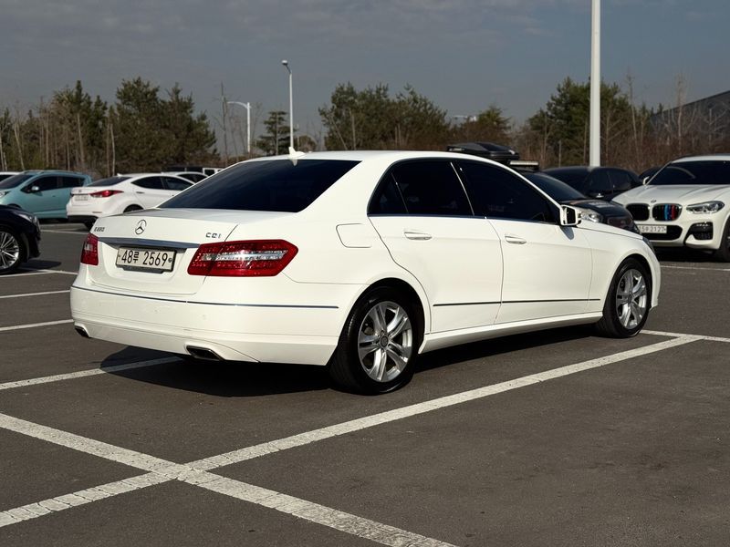2013 Mercedes-Benz E-Class E220 CDI Avantgarde photo 2