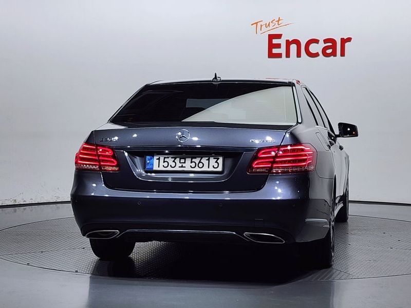 2015 Mercedes-Benz E-Class E220 Bluetec Avantgarde photo 4