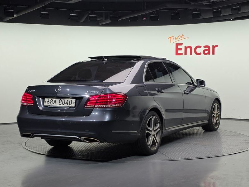 2015 Mercedes-Benz E-Class E250 BlueTec 4MATIC AV photo 2