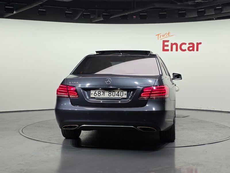 2015 Mercedes-Benz E-Class E250 BlueTec 4MATIC AV photo 4