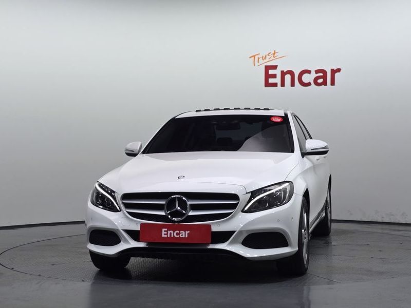 2017 Mercedes-Benz C-Class C200 photo 3
