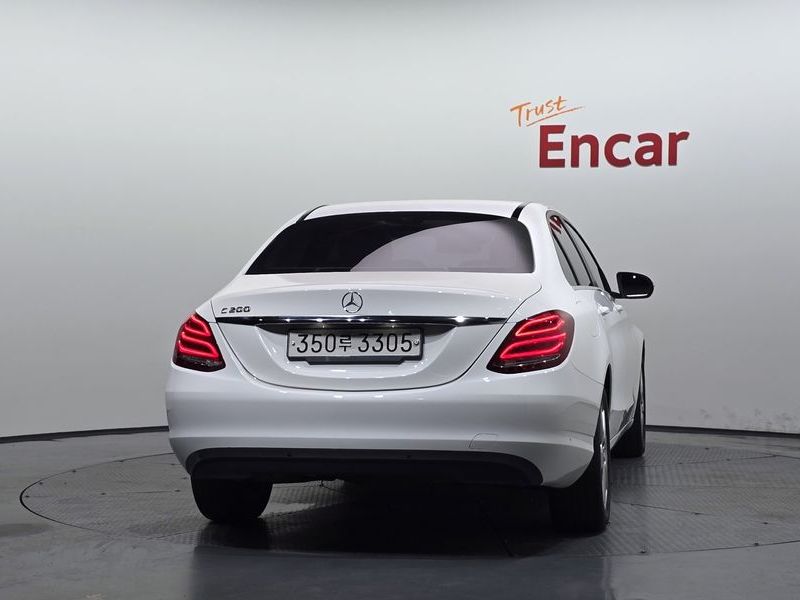 2017 Mercedes-Benz C-Class C200 photo 4