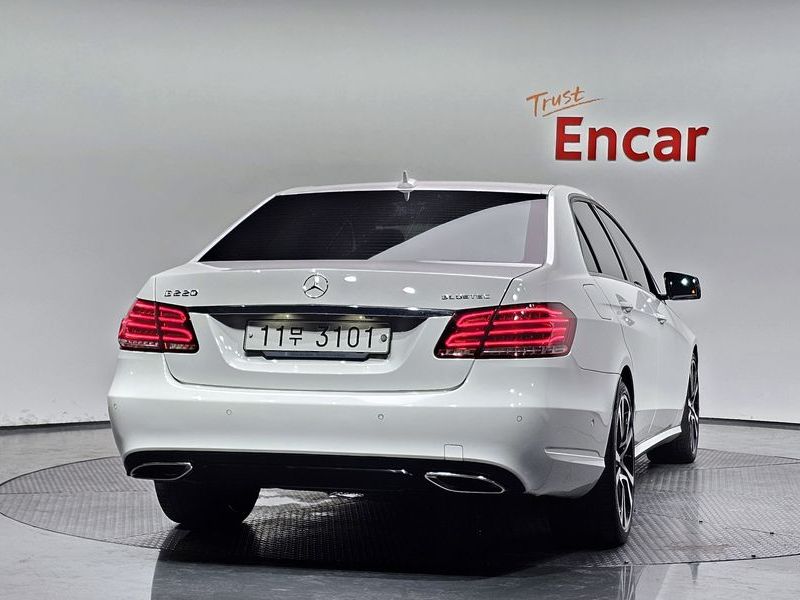 2016 Mercedes-Benz E-Class E220 Bluetec Avantgarde Sport photo 4