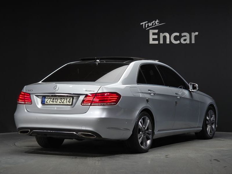 2014 Mercedes-Benz E-Class E300 4MATIC Avantgarde photo 2