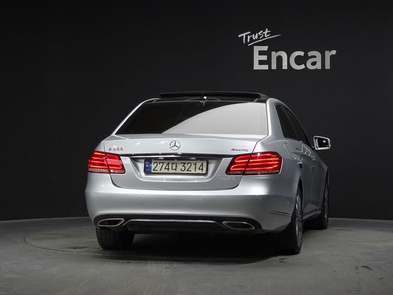 2014 Mercedes-Benz E-Class E300 4MATIC Avantgarde photo 4