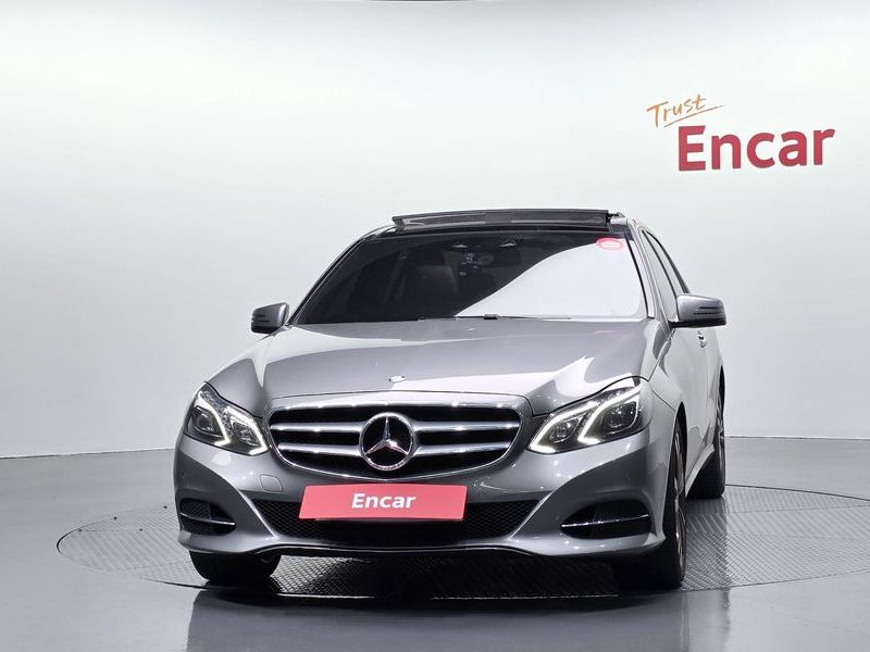 2015 Mercedes-Benz E-Class E300 4MATIC Avantgarde photo 3