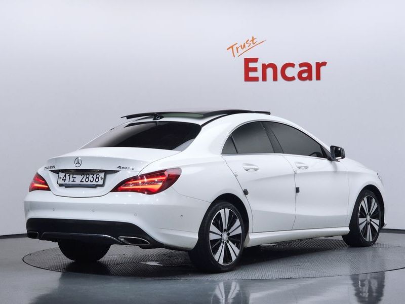 2017 Mercedes-Benz A-Class CLA250 4MATIC photo 2