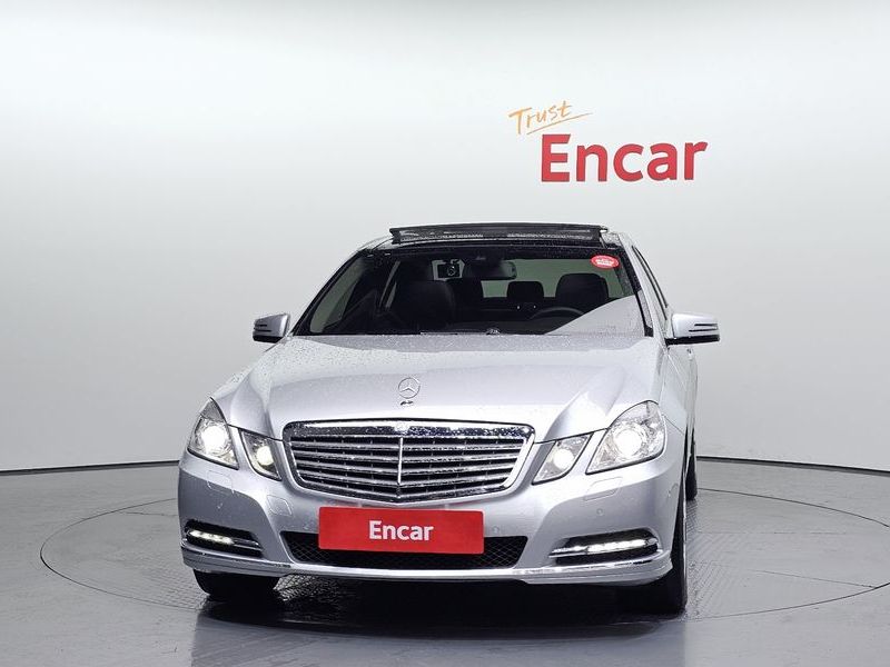 2013 Mercedes-Benz E-Class E300 Elegance photo 3