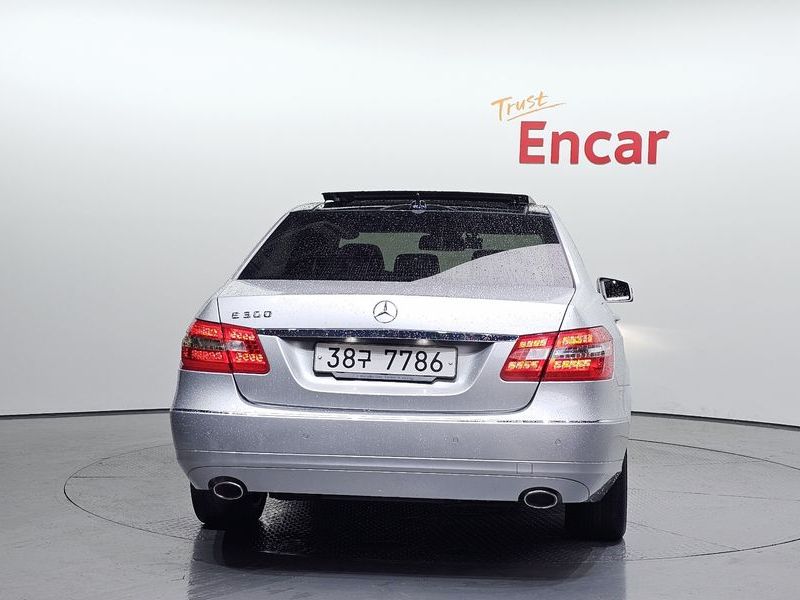 2013 Mercedes-Benz E-Class E300 Elegance photo 4