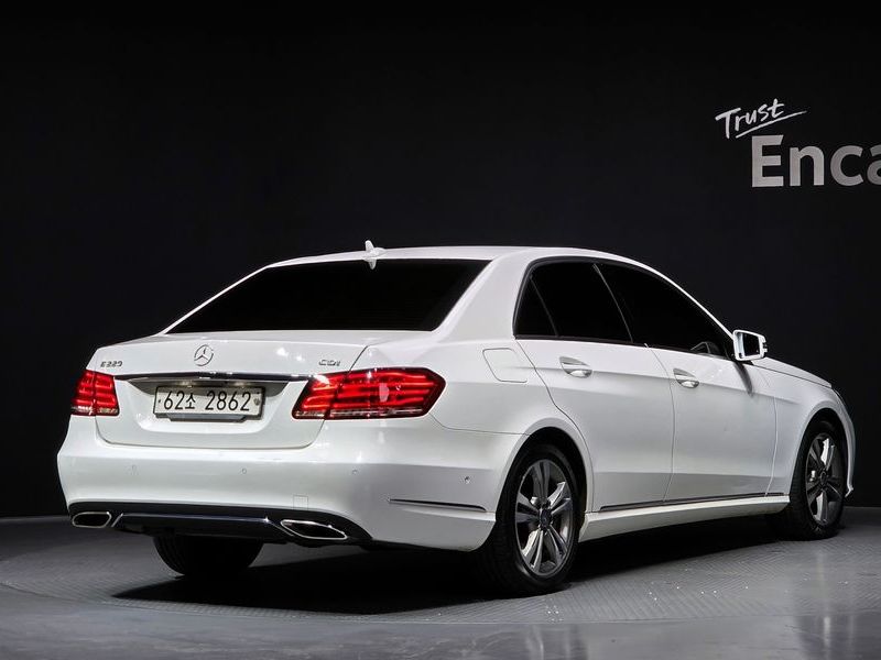 2014 Mercedes-Benz E-Class E220 CDI Avantgarde photo 2