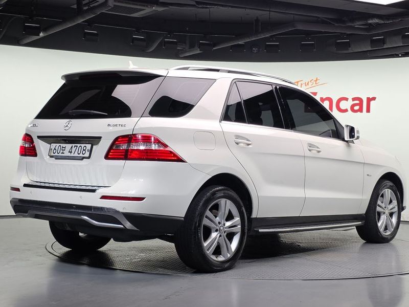 2012 Mercedes-Benz M-class ML350 BlueTEC 4MATIC photo 2