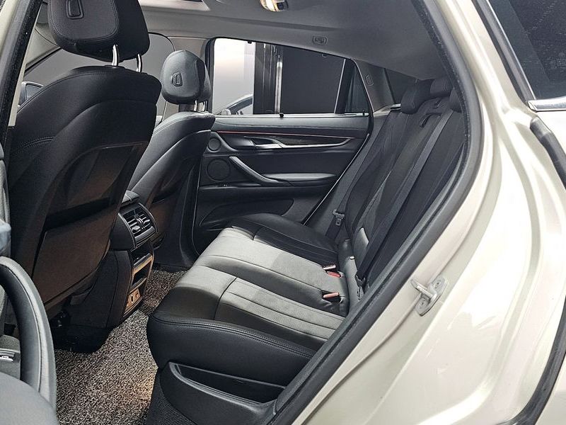 2015 BMW X6 xDrive 30d photo 12