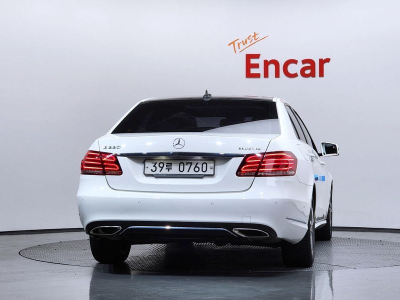 2016 Mercedes-Benz E-Class E220 Bluetec Avantgarde photo 4